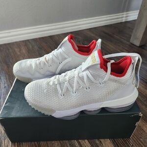 Nike LeBron XVI Low in White and Metallic Gold